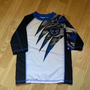 Black panther t shirt.